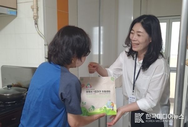 광명시 1인가구지원센터의 ‘마음e음 안전기획단’이 1인가구의 안전하고 건강한 일상을 지원하기 위한 인적안전망 역할을 적극 펼치고 있다.