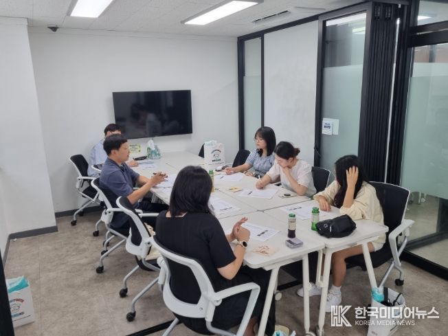 지난 4일 용인청년LAB 매거진 기획단이 기흥 용인청년LAB에서 회의를 열었다