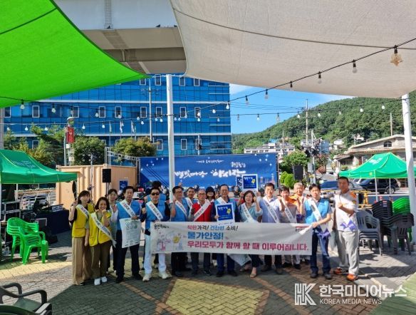 용인특례시가 지난 2일 용인중앙시장 별빛마당 축제에서 상인회를 중심으로 지역 물가 안정 캠페인을 진행했다.