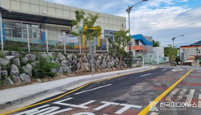 가평유치원 어린이 승․하차장 정차대 완공