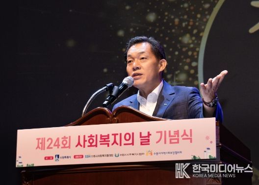 이재준 시장이 격려사를 하고 있다.