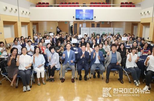 광명시가 5일과 7일 시청 대회의실에서 18개 동 주민자치회가 참여하는 주민자치 평가토론회를 열고 주민자치 발전방안을 모색했다