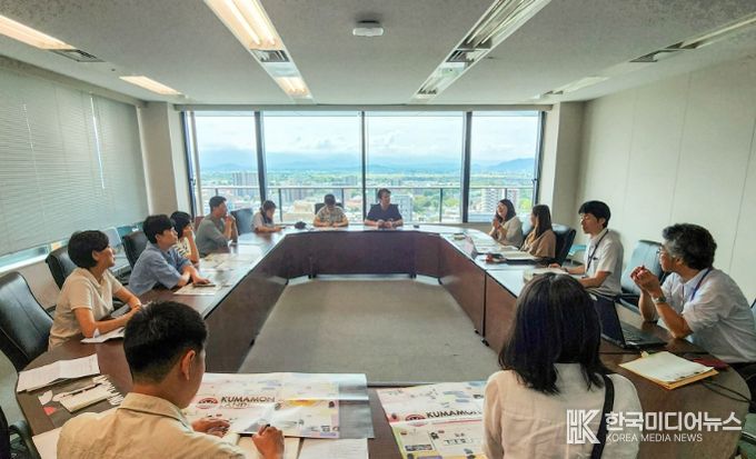 9월 5일 용인특례시 시찰단과 일본 쿠마모토현 관계자들이 회의를 하고 있다.