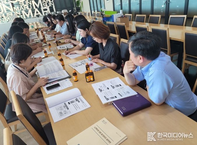 수원시가 노인복지관 중간관리자를 대상으로 업무연찬을 하고 있다.