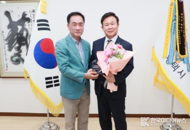 정장선 평택시장과 이동현 총장