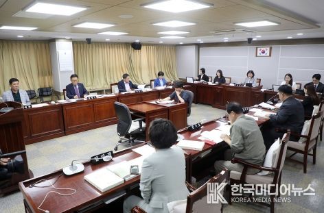 수원특례시의회 도시환경위원회, 조례안 등 안건심사