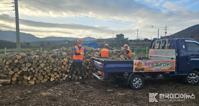 소외계층에 사랑의 땔감 62톤 무상 전달