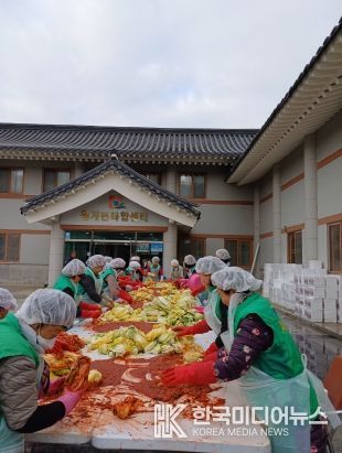 사랑의 김장김치 나눔 행사를 진행한 청계면 새마을부녀회