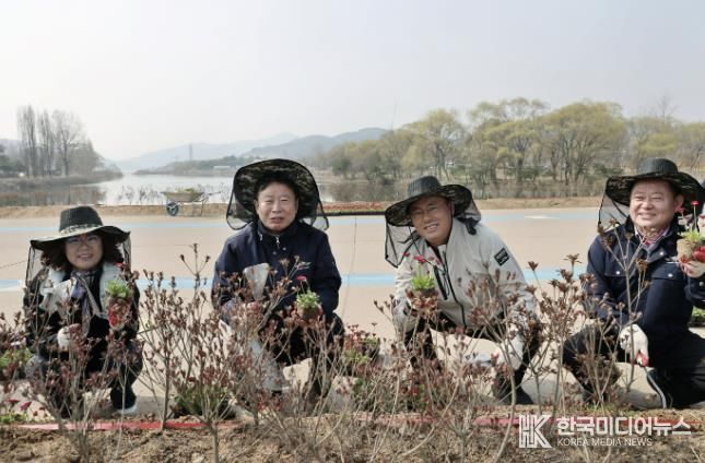 가평군, 자라섬 식목행사로 관광객 맞이 준비