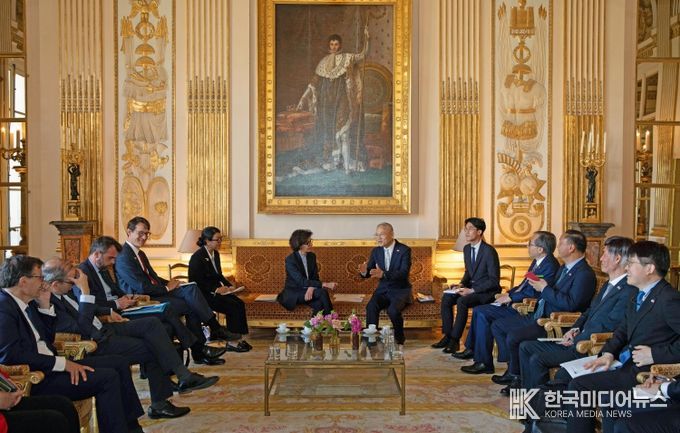 유인촌 장관 한-프 수교 140주년 문화협력의향서 체결식