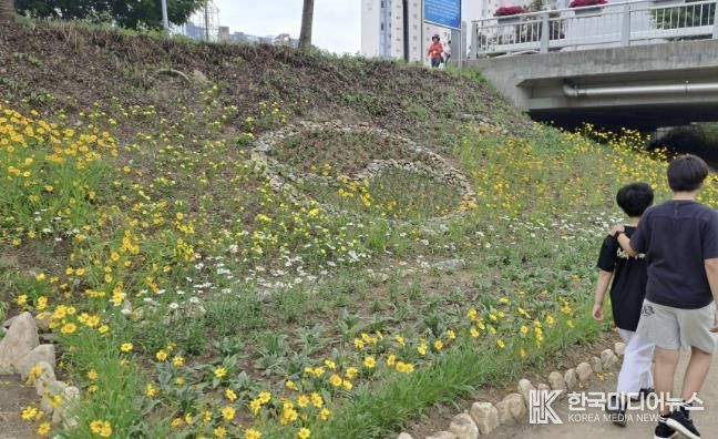 가평 설악면, 꽃길 따라 걷는 건강 산책로 '눈길'