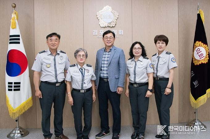 김포시자율방범대와 간담회를 진행하고 있다.