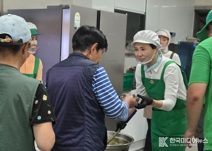 김혜경 여사, 가평서 조용한 수해복구 봉사 ‘미담’