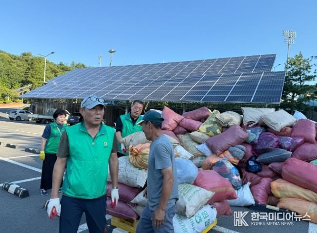 “낡은 옷에 생명을”..하동군새마을부녀회, 헌 옷 수거 경진대회