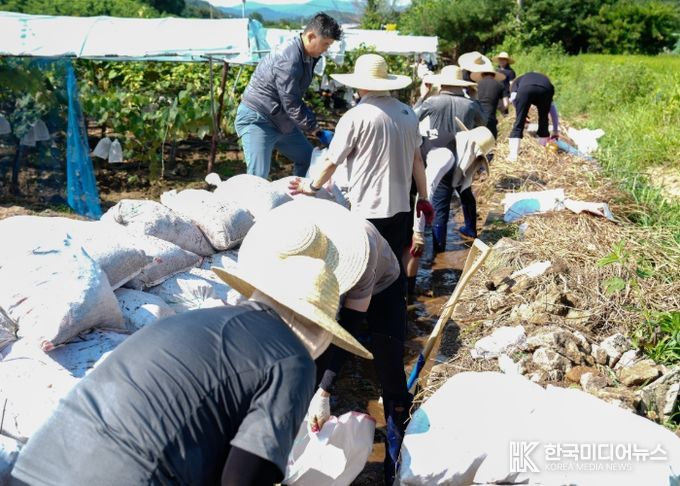 포천시의회, 내촌면 수해 복구 현장 찾아 구슬땀