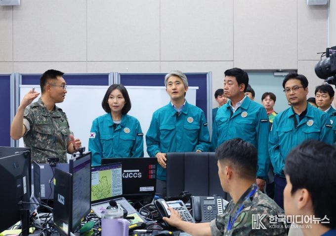 전시종합상황실 방문한 최호정 의장