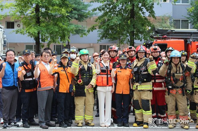 서울소방 ‘소방차 길 터주기’ 및 아파트 화재 민관 합동 훈련