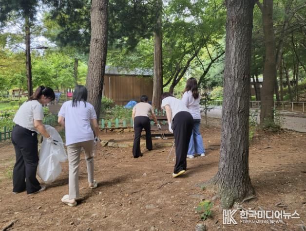 (재)시흥시인재양성재단, 릴레이 사회공헌 '함께 걷고, 함께 줍는 플로깅' 진행