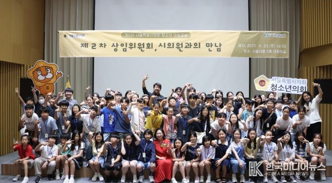 행사를 마친 후 촬영한 기념 사진.