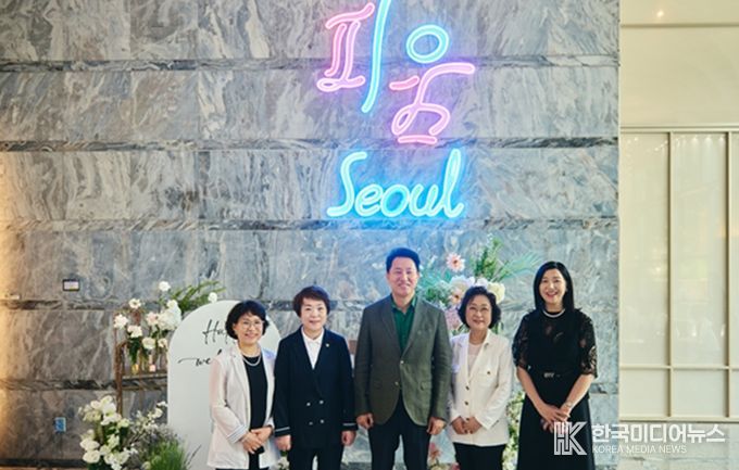 피움 서울 개관식(왼쪽에서 두 번째 신동원 부위원장)