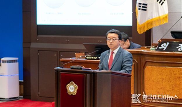 강남구의회 윤석민 의원이 제329회 임시회(제1차 본회의)에서 5분 자유발언을 하고 있다.