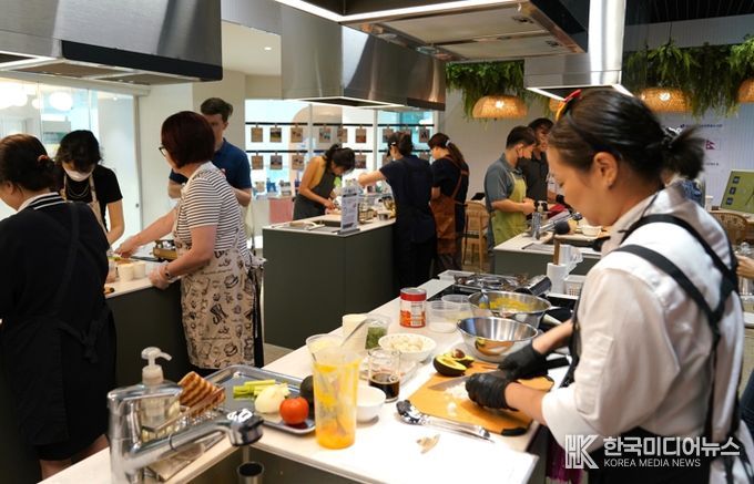강남구, 1인 가구와 외국인 주민이 함께 빚는 다문화 식탁
