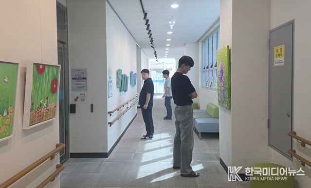 “김해시서부장애인종합복지관, 열린갤러리  '가을 작품전-홍은주・이순미・강민주 3인전' 개최”