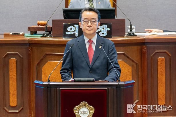 강남구의회 윤석민 의원이 제329회 임시회(제2차 본회의)에서 5분 자유발언을 하고 있다.
