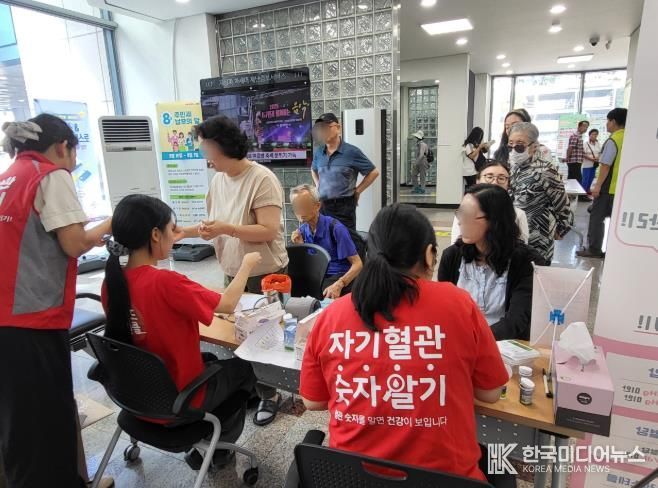 서구보건소 레드서클 캠페인 행사 장면