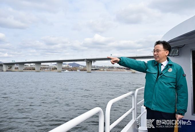 한강버스 탑승한 김재진 의원