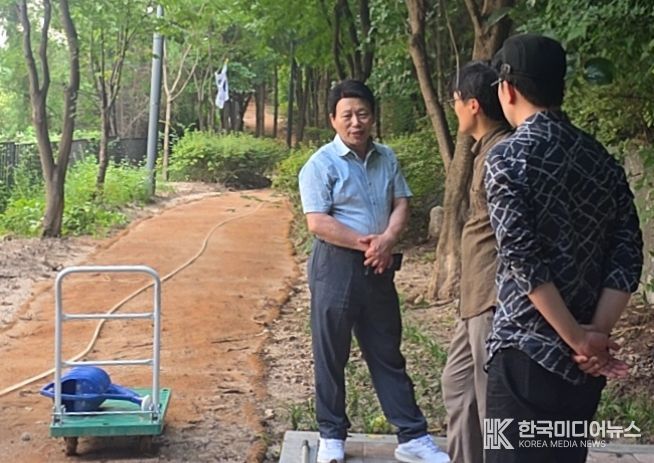 삼각산동 시설녹지 및 마루쉼터 현장 방문한 노윤상 의원