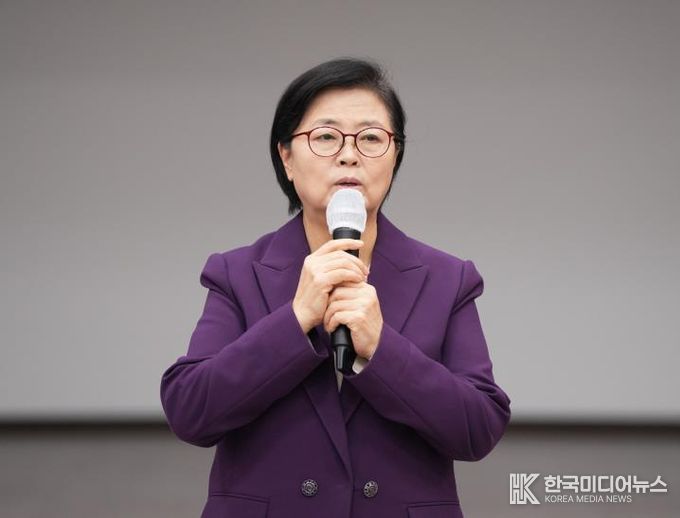 이순희 강북구청장이 지난 10일 진행된 간부공무원 청렴 교육에서 인사말을 하고 있다.