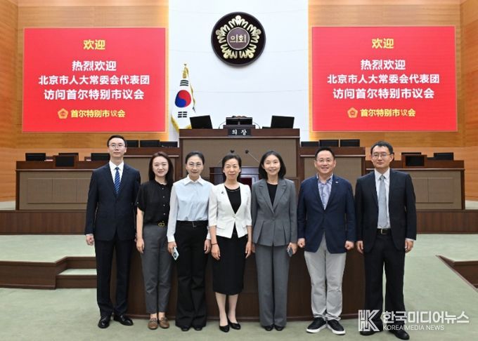 베이징시인대 대표단 본회의장 참관