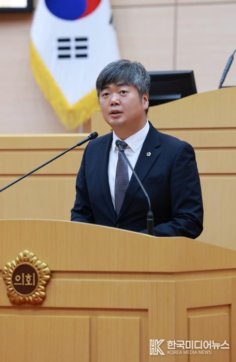 본회의장에서 도정질문 중인 박원종 전남도의원