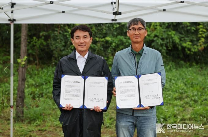 전국 최초'민·관 협력'으로 도심 속 생태하천에 수산자원 방류