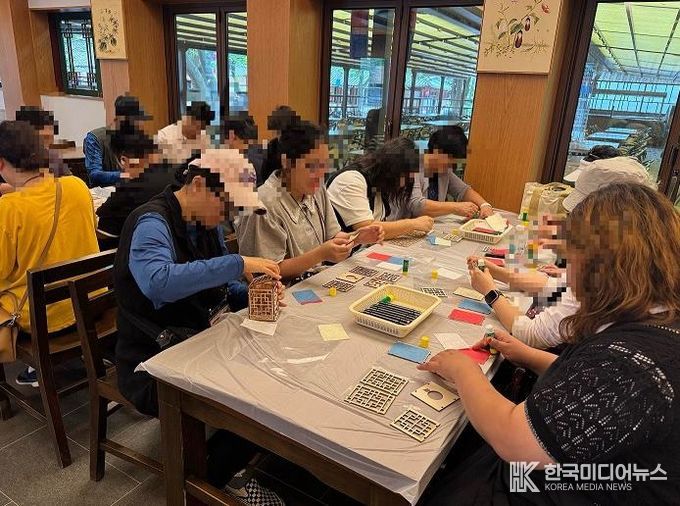 파주시정신건강복지센터, 회원과 가족이 함께하는‘힐링·회복나들이-한국민속촌’진행