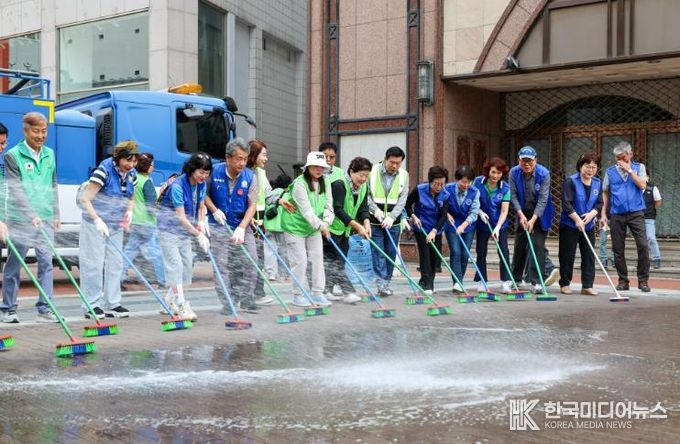 대구 중구, 추석 앞두고 동성로 일원 합동 대청소 실시