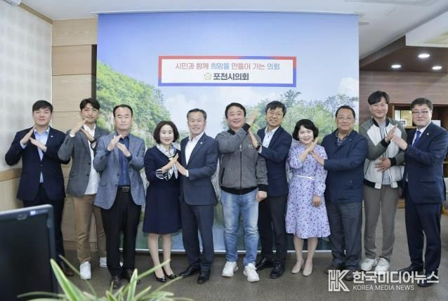 인문도시 조성 조례 주민발안 추진위원회 서명부 전달