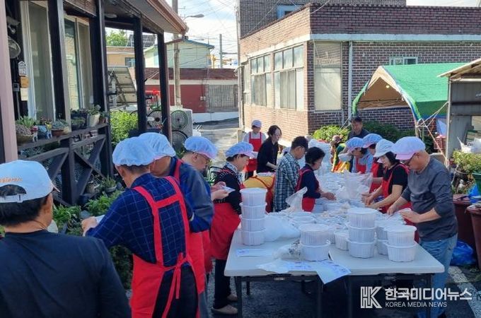 해피어스데이·대한적십자사 포천시 영북봉사회, 추석맞이 '사랑의 송편 및 나박김치 나눔 행사' 진행
