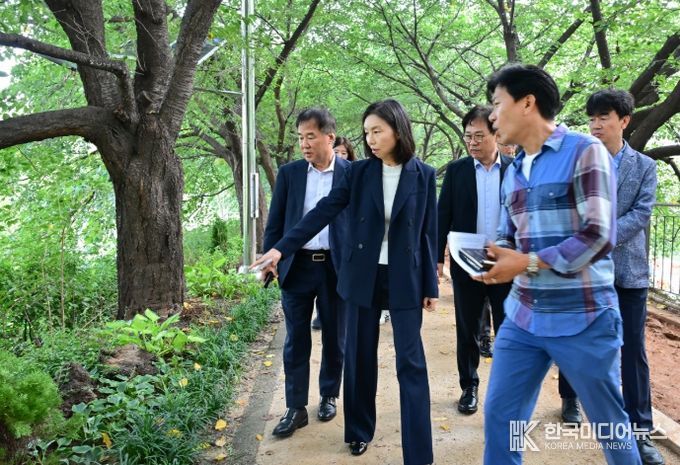 서울특별시의회 최호정 의장, 안양천 방문…수목 유지관리 개선방안 모색
