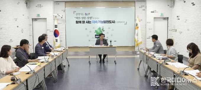 박승원 광명시장이 지난 2024년 8월 2025년도 주요업무계획 보고회를 주재하고 있다.