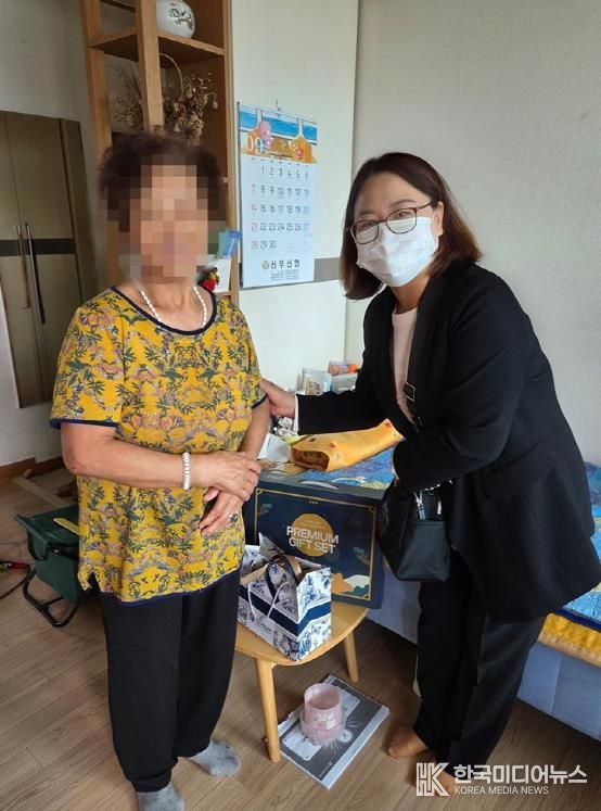 의정부시 송산1동, 의정부 비전교회 독거 어르신 위한 추석맞이 명절음식과 선물세트 나눔