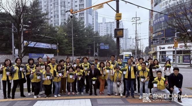 양주시 회천3동, 가을맞이 국화꽃 식재 행사 실시