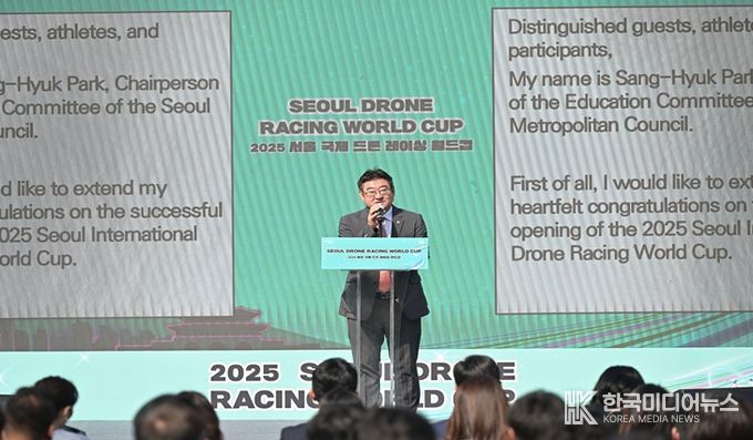 축사 하고 있는 박상혁 교육위원장