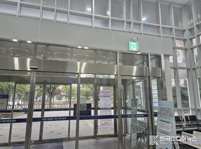 이용고객 주출입문 상단 음성 점명 유도등 무선 제어장치 설치 사진