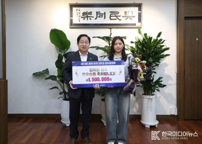 (좌) 주광덕 시장 (우) 김하은 선수