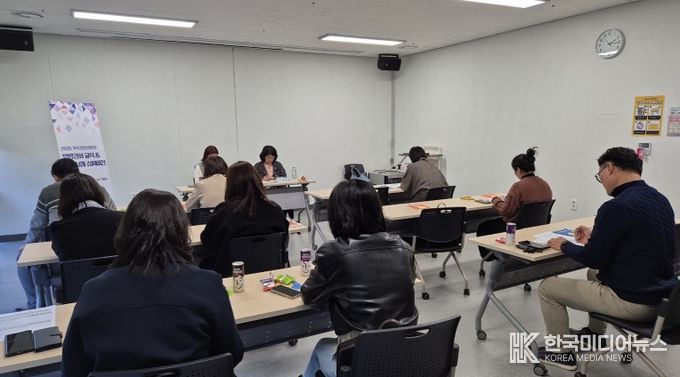 밀양시가족센터가 29일 상상어울림센터에서 하반기 공개상담사례 발표회 및 수퍼비전·역량강화 교육을 진행했다.