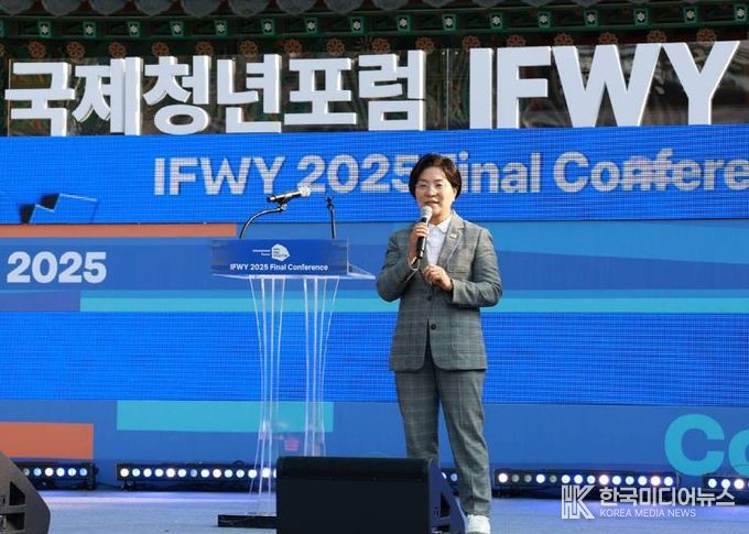 폐회사 하는 김미경 구청장