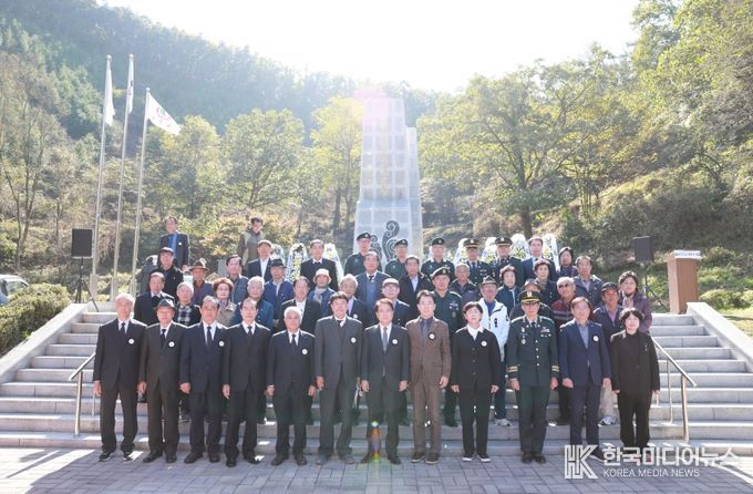 제25회 한국전행후민간인희생자 합동추모 위령제 사진(매전면 덕산리 산141-6)