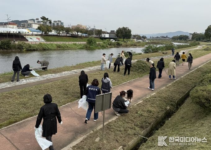 안성시보건소 건강증진과, 안성천변 환경정화로 깨끗한 건강도시 만들기 앞장